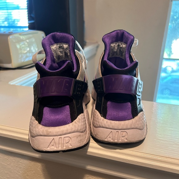 Nike Air Huarache - white, hyper grape, black - Picture 4 of 6